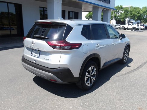 Used 2023 Nissan Rogue SV image 9