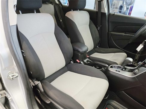 Used 2011 Chevrolet Cruze LS image 12