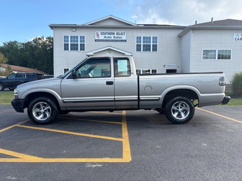Used 2000 Chevrolet S10 Pickup LS w/ Preferred Equipment Group image 1
