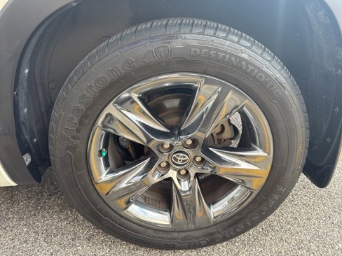 Used 2018 Toyota Highlander Limited image 2