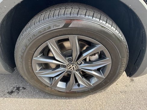 Certified 2022 Volkswagen Tiguan SE image 29