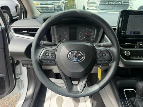 Used 2023 Toyota Corolla LE image 5