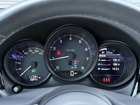 Certified 2025 Porsche Macan image 20