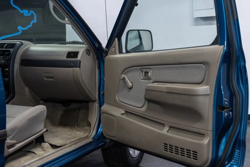 Used 2002 Nissan Frontier XE image 18