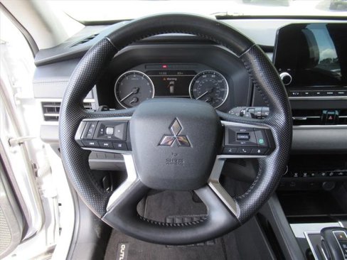 Used 2022 Mitsubishi Outlander SE image 17