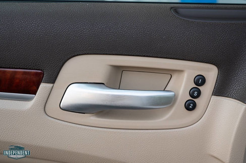 Used 2011 Chrysler 300 C image 18