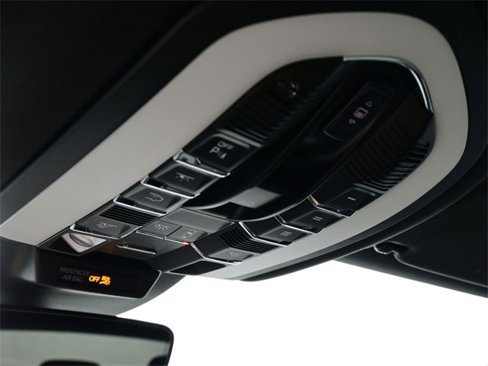 Certified 2021 Porsche Macan S image 12