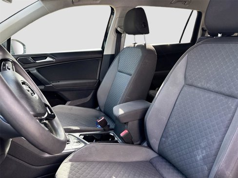Used 2018 Volkswagen Tiguan S image 23