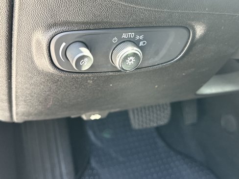 Used 2018 Chevrolet Equinox LT image 15