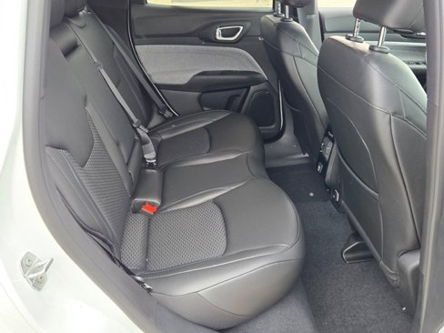New 2025 Jeep Compass Latitude image 10