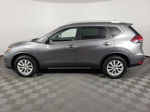 Used 2020 Nissan Rogue SV image 3