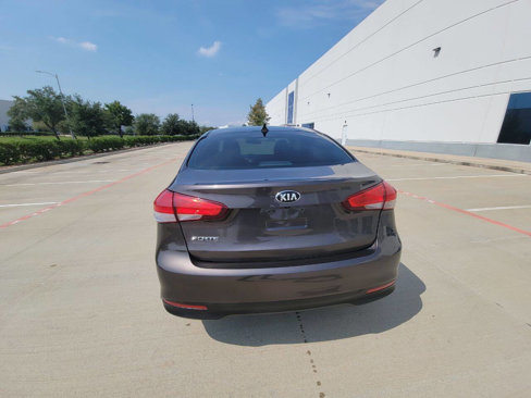 Used 2017 Kia Forte LX w/ LX Popular Package image 5
