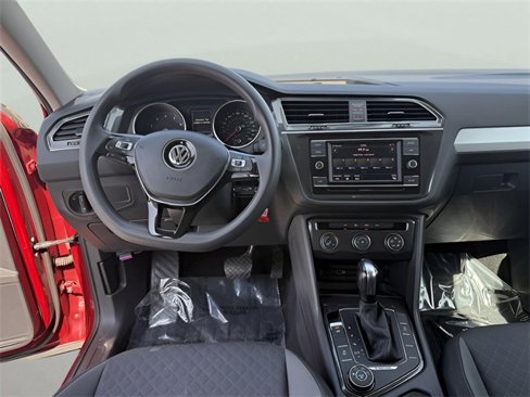 Used 2018 Volkswagen Tiguan S image 18