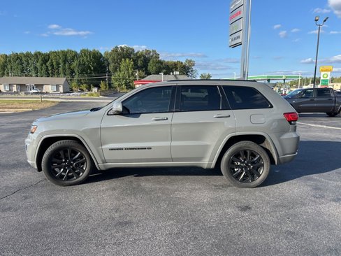 Used 2022 Jeep Grand Cherokee Laredo X image 5