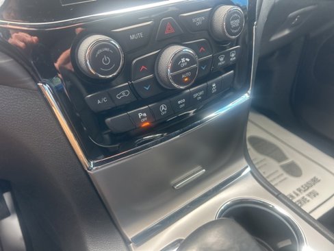 Used 2020 Jeep Grand Cherokee Altitude image 15
