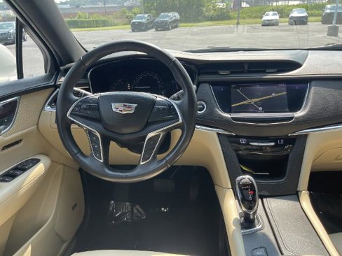 Used 2017 Cadillac XT5 Luxury w/ Driver Awareness Package image 27