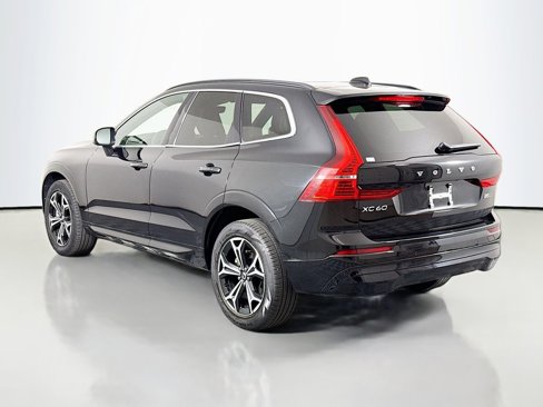 Used 2022 Volvo XC60 B5 Momentum image 5