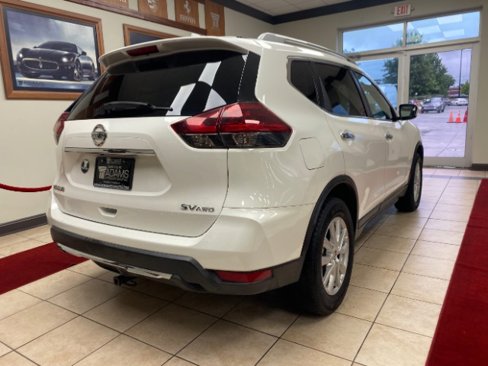 Used 2018 Nissan Rogue SV image 5