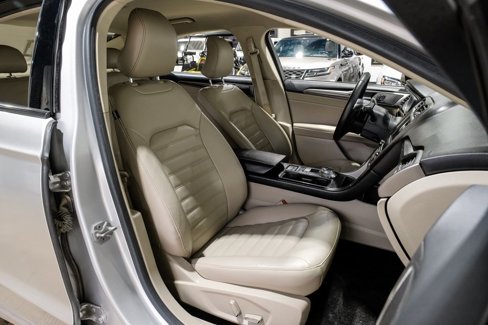 Used 2017 Ford Fusion SE w/ Fusion SE Technology Package image 27