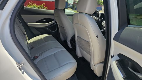 Used 2018 Jaguar E-PACE SE image 29