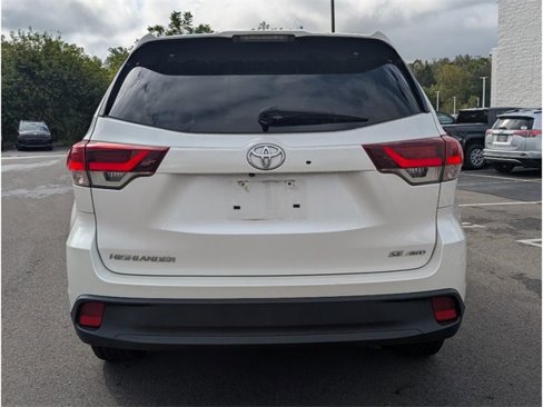 Used 2019 Toyota Highlander SE image 6