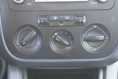 Used 2009 Volkswagen Jetta S image 19