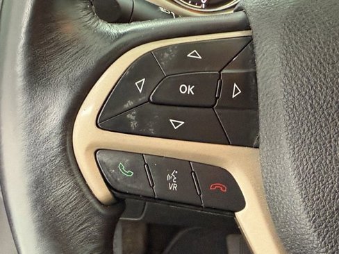 Used 2016 Jeep Cherokee Latitude image 11