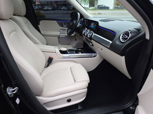 Used 2021 Mercedes-Benz GLB 250 4MATIC w/ Premium Package image 29