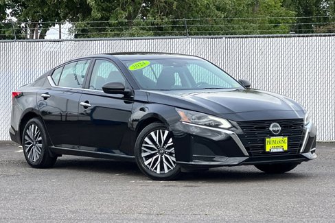 Used 2024 Nissan Altima 2.5 SV image 2