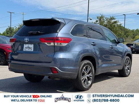 Used 2017 Toyota Highlander LE image 12