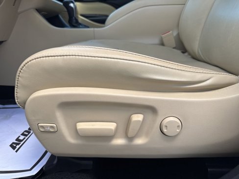 Used 2017 Toyota Highlander XLE image 14