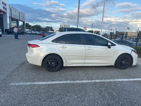 Used 2020 Toyota Corolla LE image 3