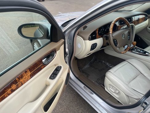 Used 2006 Jaguar XJ8 L image 17