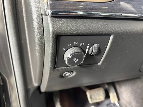 Used 2017 Jeep Grand Cherokee Overland image 14
