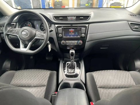 Used 2018 Nissan Rogue S image 33