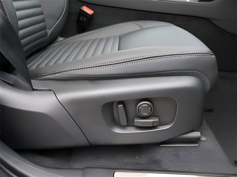 New 2025 Land Rover Discovery Sport Dynamic SE image 13