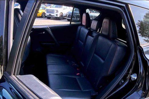 Used 2018 Toyota RAV4 SE image 20
