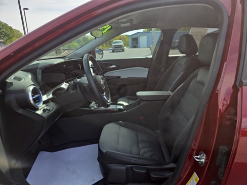 Used 2025 Chevrolet Trax LT w/ Driver Confidence Package image 12