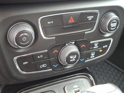Used 2018 Jeep Compass Limited w/ Navigation Group image 17