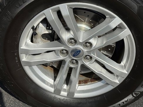 Used 2022 Ford Explorer XLT w/ Equipment Group 202A image 12