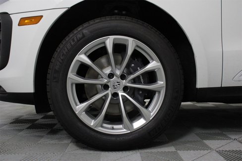 New 2026 Porsche Macan image 17