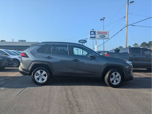 Used 2021 Toyota RAV4 XLE image 5