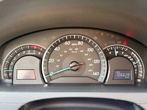 Used 2012 Toyota Camry L image 17