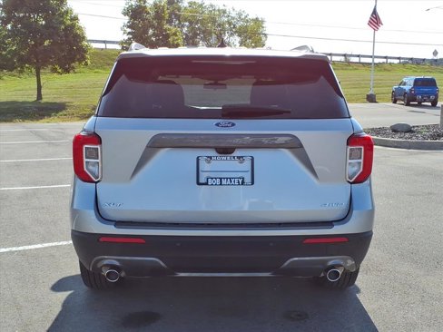 Used 2022 Ford Explorer XLT w/ Equipment Group 202A image 6