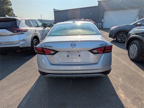 Used 2024 Nissan Altima 2.5 SV image 3