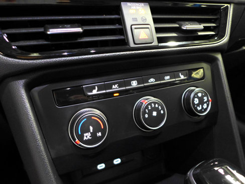 Used 2022 Volkswagen Taos SE w/ Panoramic Sunroof Package image 33