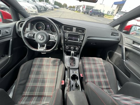 Used 2015 Volkswagen GTI SE image 2
