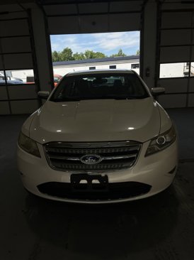 Used 2010 Ford Taurus SEL image 3