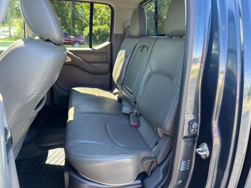 Used 2019 Nissan Frontier SL image 10