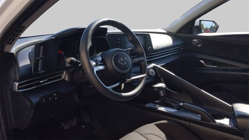 Used 2021 Hyundai Elantra SE image 19